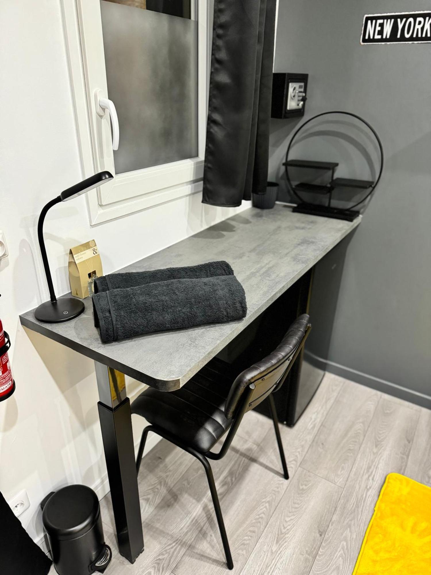 Worldroom Chambre Privee Avec Espace Commun Perpignan Bagian luar foto