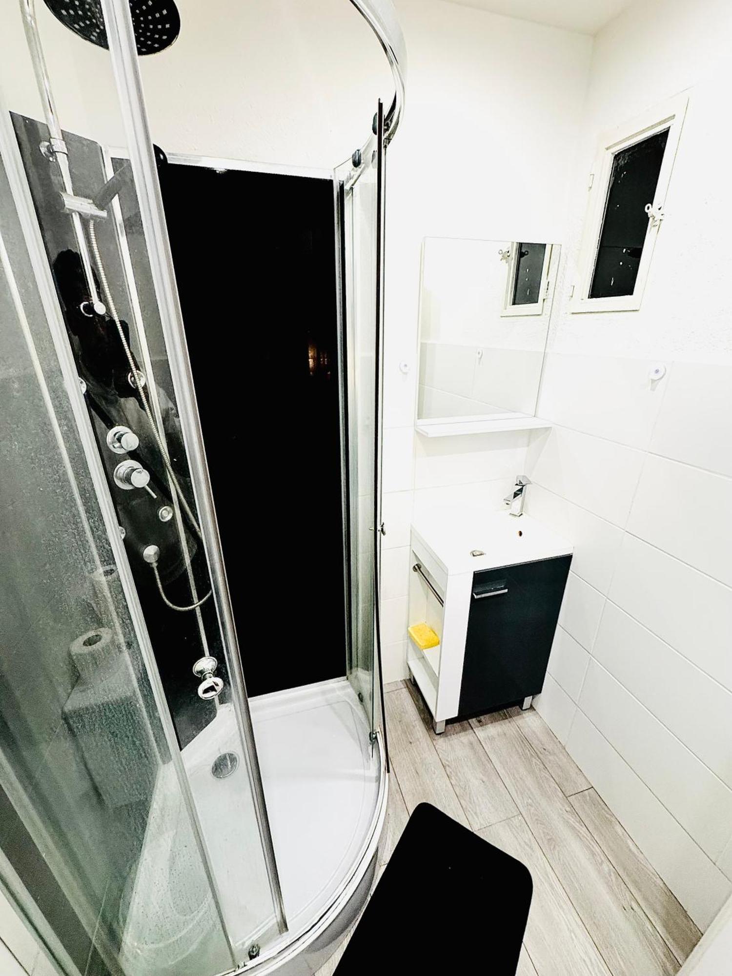 Worldroom Chambre Privee Avec Espace Commun Perpignan Bagian luar foto