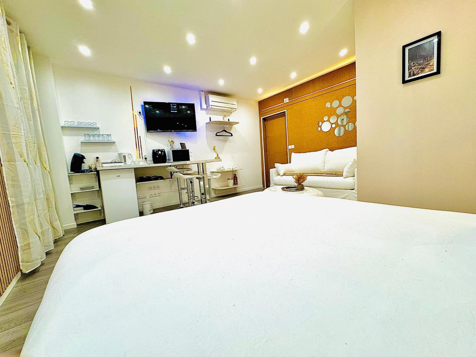 Worldroom Chambre Privee Avec Espace Commun Perpignan Bagian luar foto